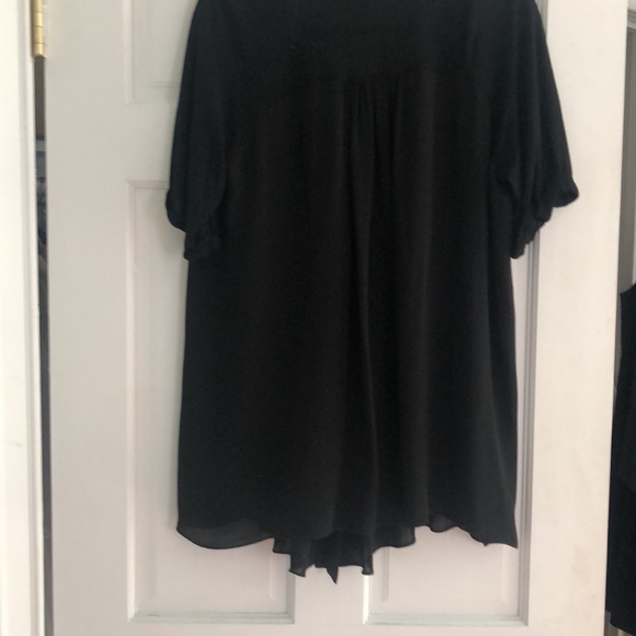 Pre-owned Elizabeth and James silk flowy black short sleeve blouse size large - Picture 7 of 7